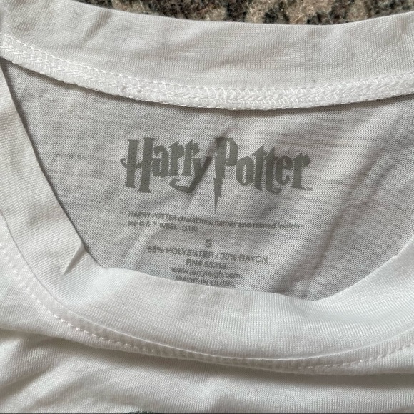 Harry Potter White Short Sleeve Graphic Tee Castle Hogwarts Tshirt Small - Picture 4 of 5